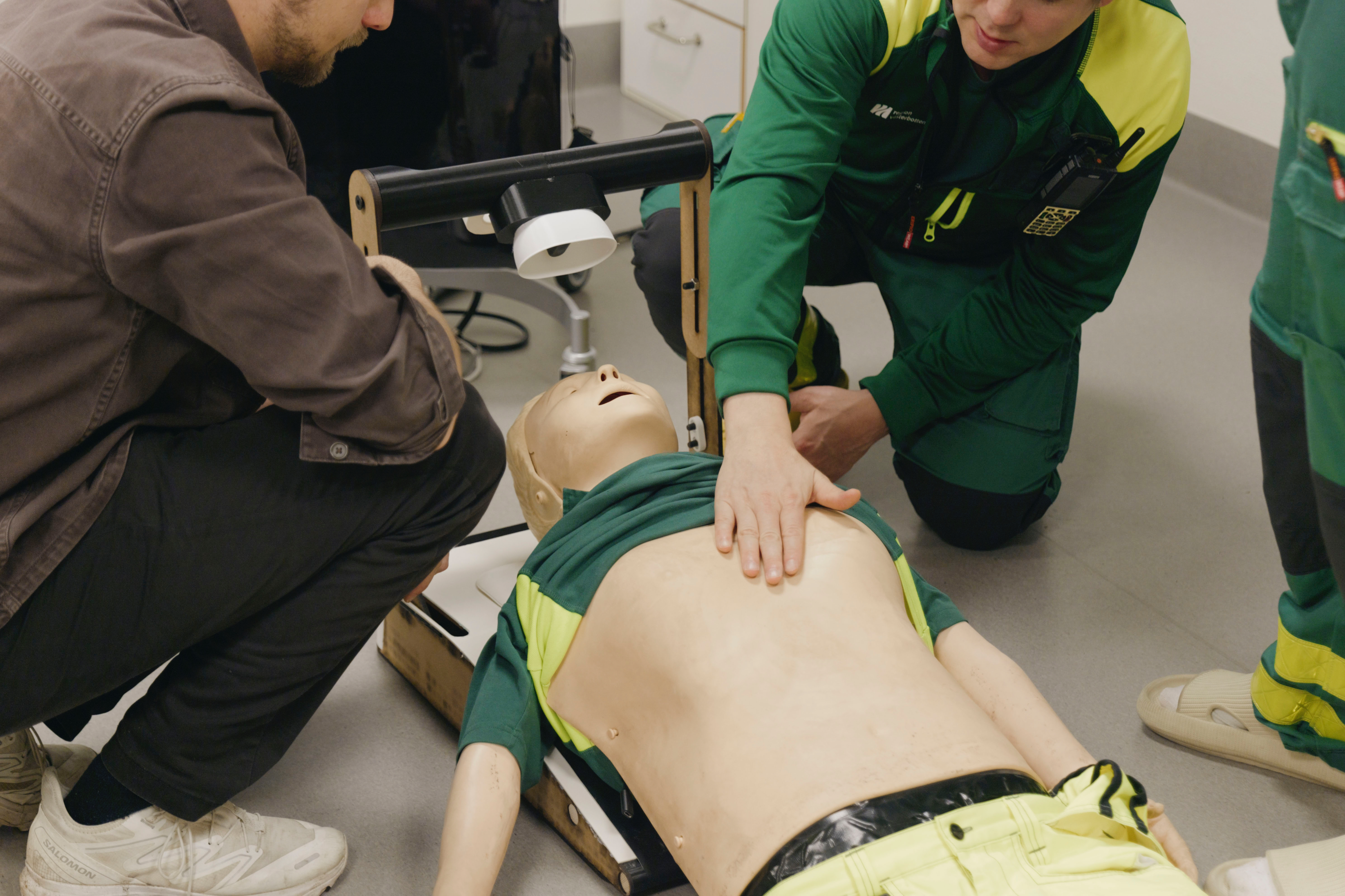 Prototype testing with medical professionals performing CPR simulation